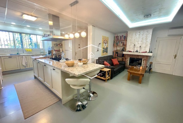 Resale - Finca / Country Property -
Crevillente