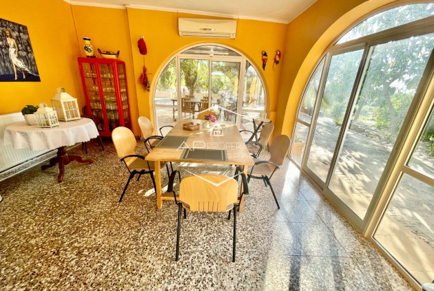 Resale - Finca / Country Property -
Crevillente