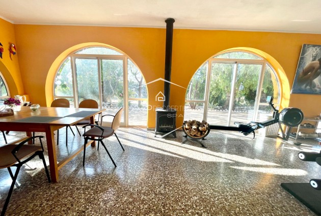 Resale - Finca / Country Property -
Crevillente
