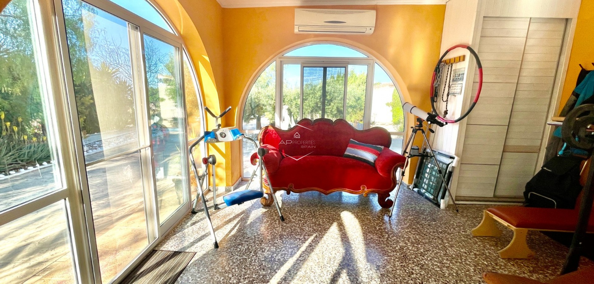 Resale - Finca / Country Property -
Crevillente