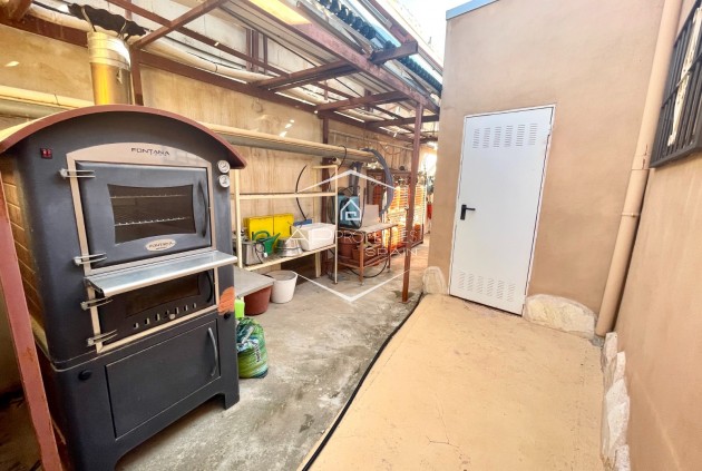Resale - Finca / Country Property -
Crevillente
