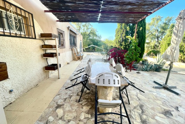 Resale - Finca / Country Property -
Crevillente