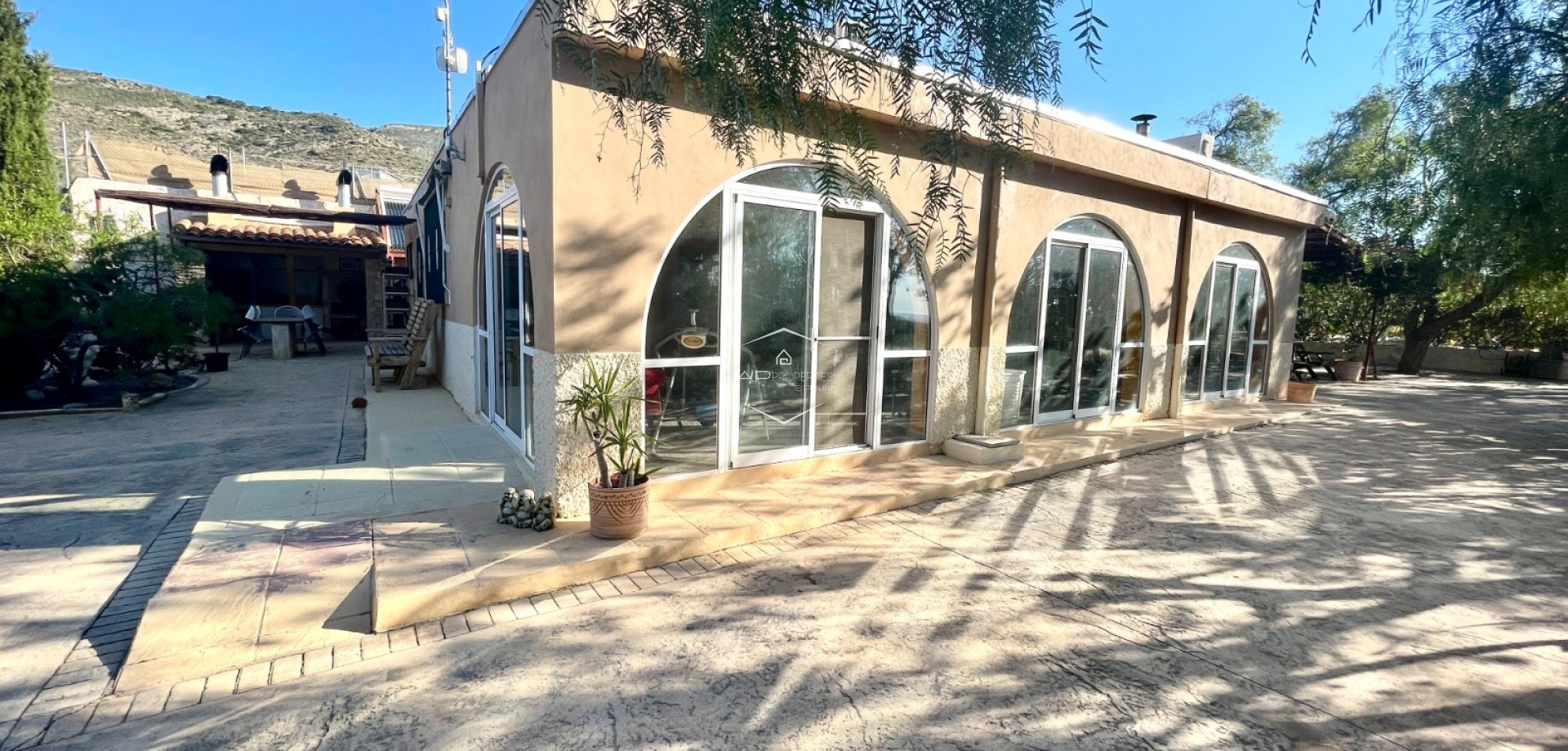 Resale - Finca / Country Property -
Crevillente