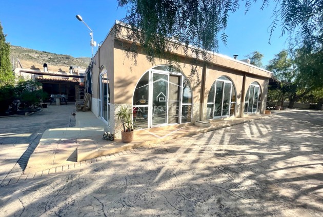 Resale - Finca / Country Property -
Crevillente