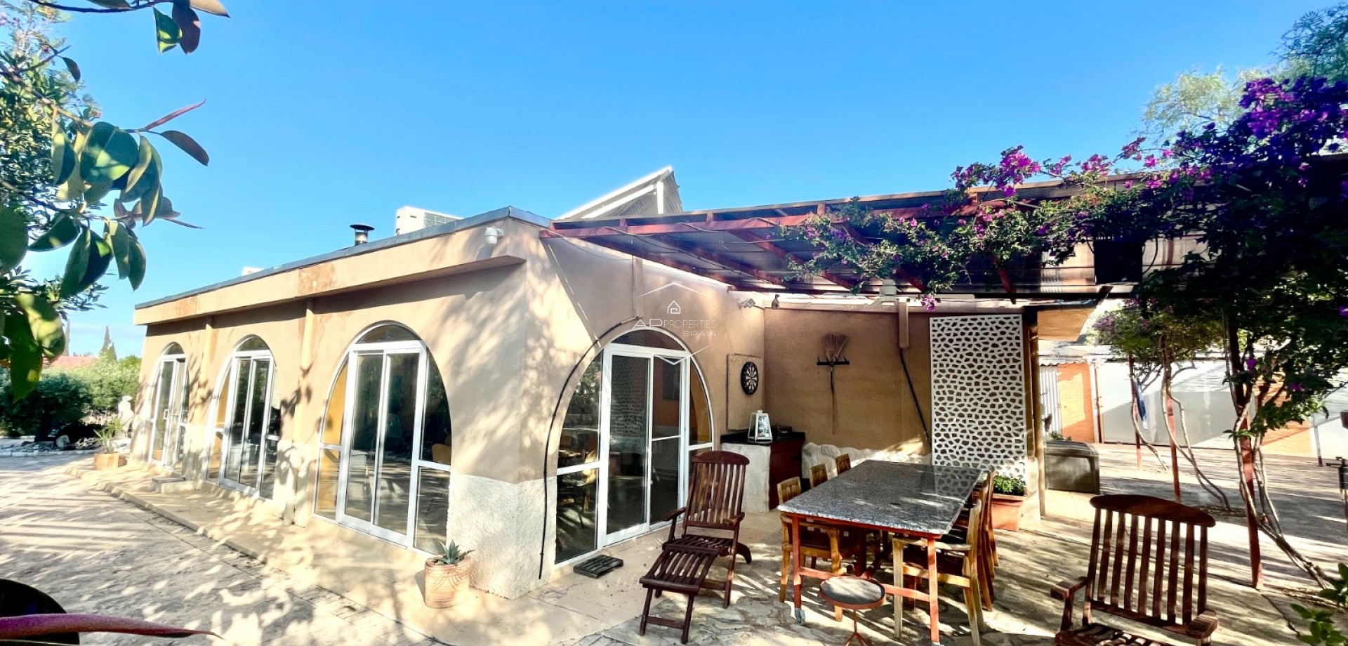 Resale - Finca / Country Property -
Crevillente