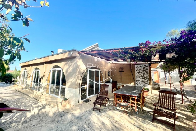 Resale - Finca / Country Property -
Crevillente