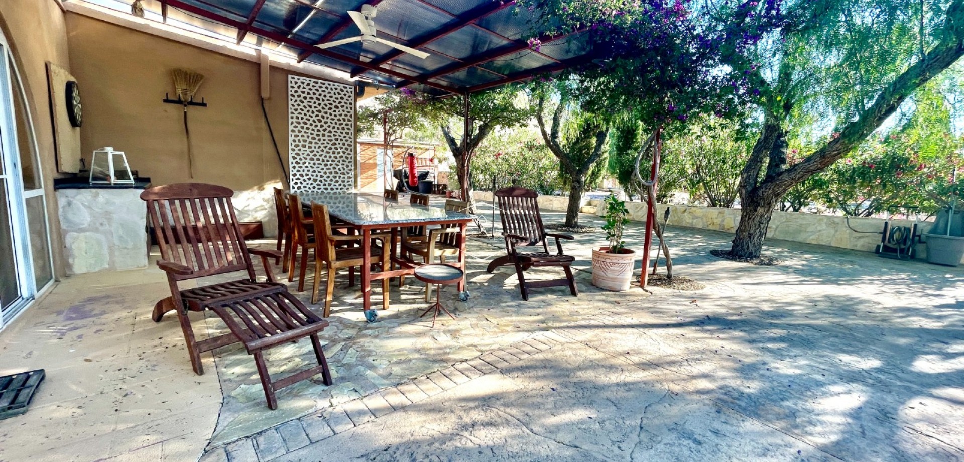 Resale - Finca / Country Property -
Crevillente