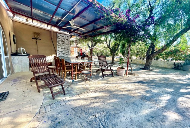 Resale - Finca / Country Property -
Crevillente