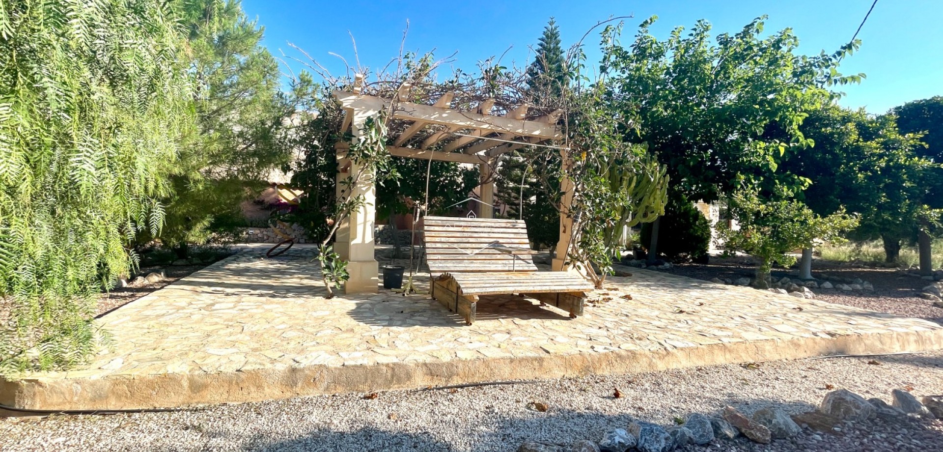 Resale - Finca / Country Property -
Crevillente