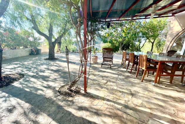 Resale - Finca / Country Property -
Crevillente