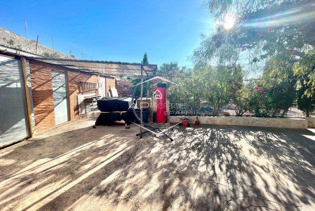 Resale - Finca / Country Property -
Crevillente