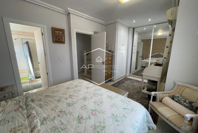 Resale - Villa - Detached -
Guardamar del Segura - Guardamar pueblo