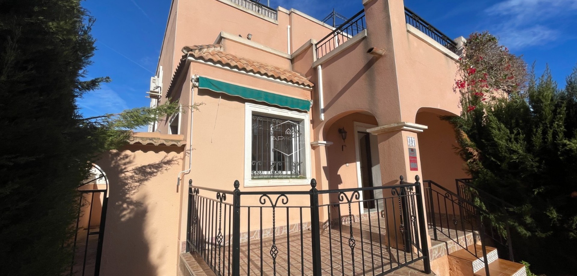 Resale - Townhouse -
Los Montesinos - La Herrada