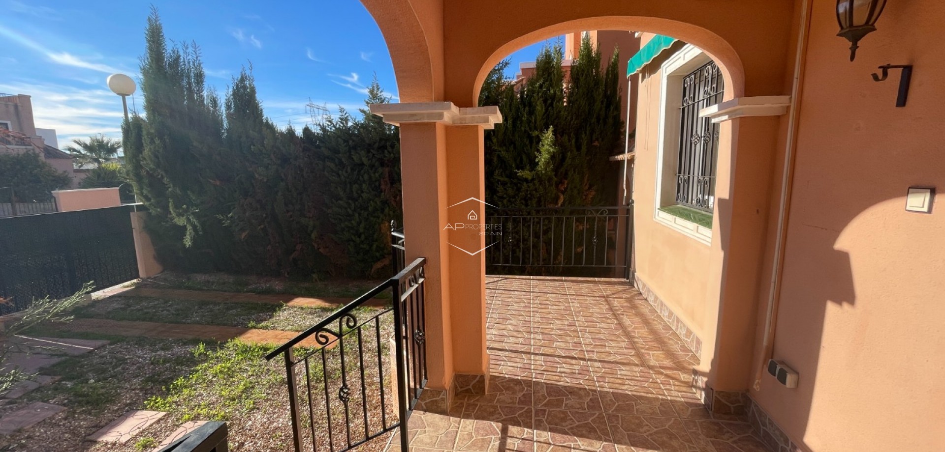 Resale - Townhouse -
Los Montesinos - La Herrada