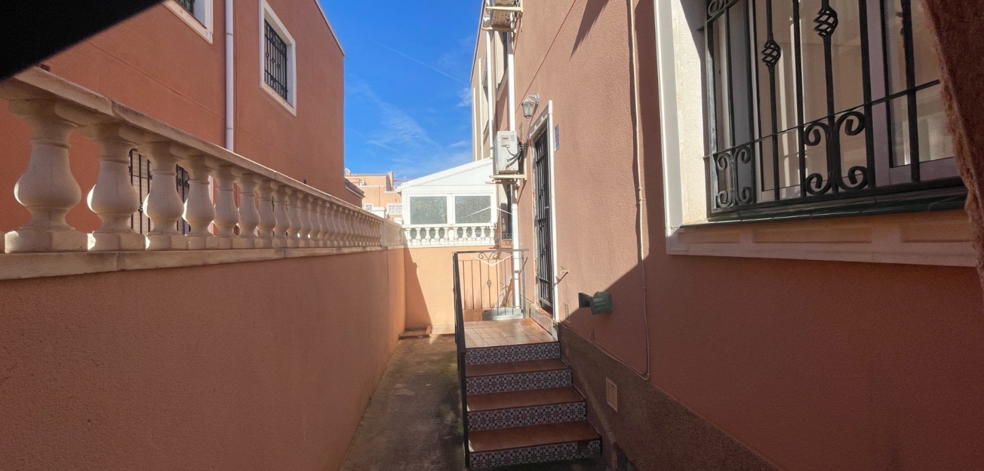 Resale - Townhouse -
Los Montesinos - La Herrada