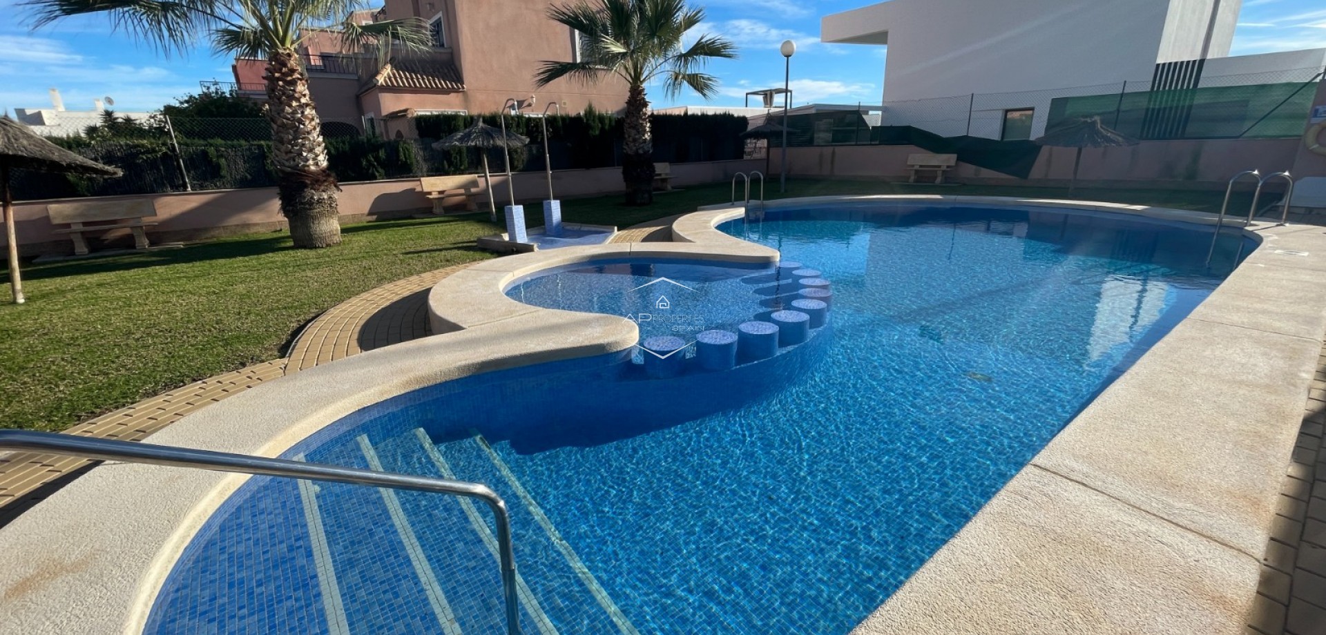 Resale - Townhouse -
Los Montesinos - La Herrada
