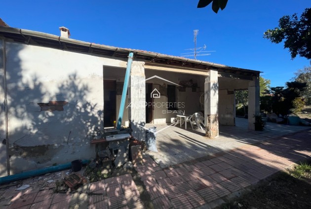 Herverkoop - Finca -
Elche