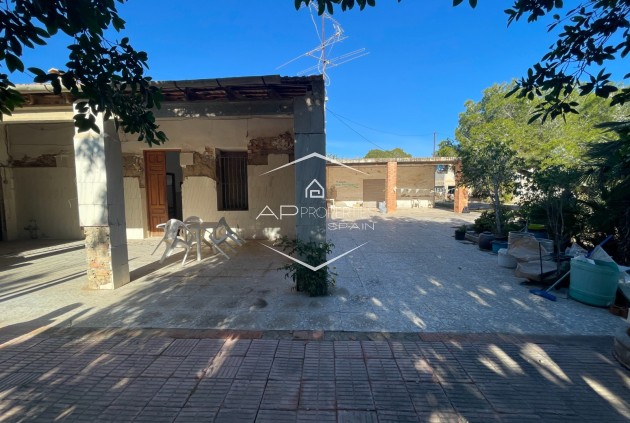 Herverkoop - Finca -
Elche