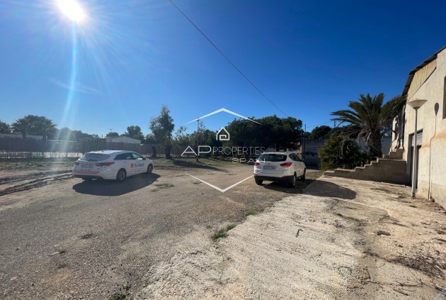 Herverkoop - Finca -
Elche