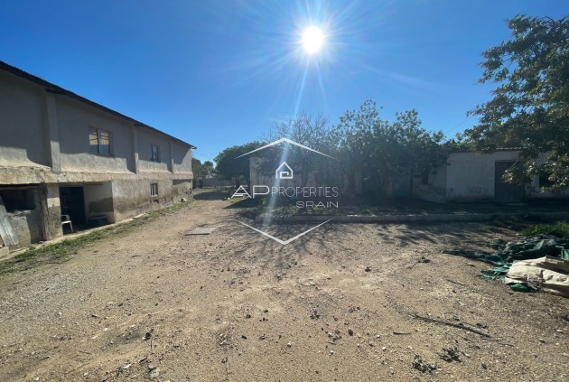 Herverkoop - Finca -
Elche