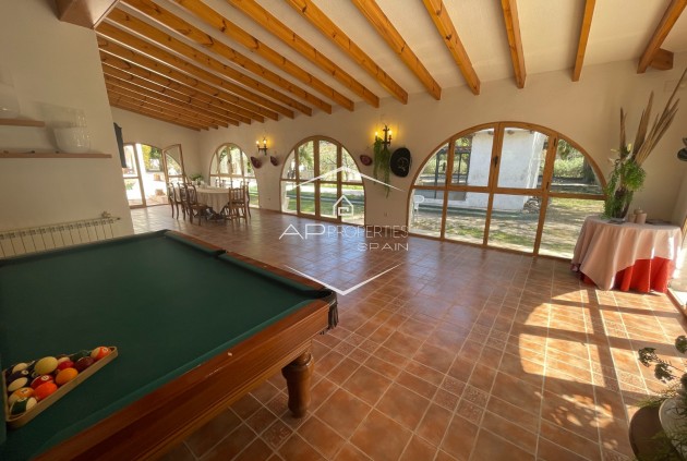 Odsprzedaż - Finca -
Elda