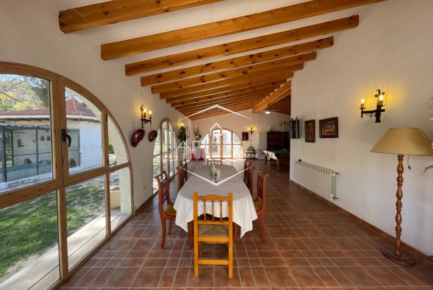 Odsprzedaż - Finca -
Elda