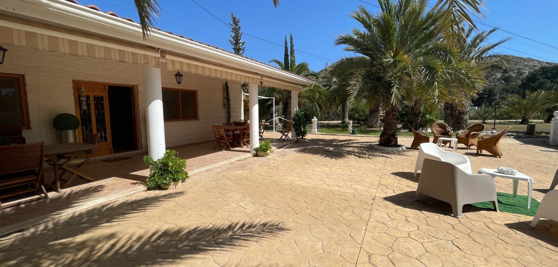 Odsprzedaż - Finca -
Elda