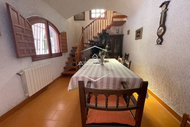 Odsprzedaż - Finca -
Elda