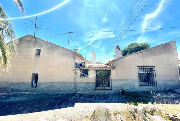 Resale - Villa - Detached -
La Romana - Villas de la Romana