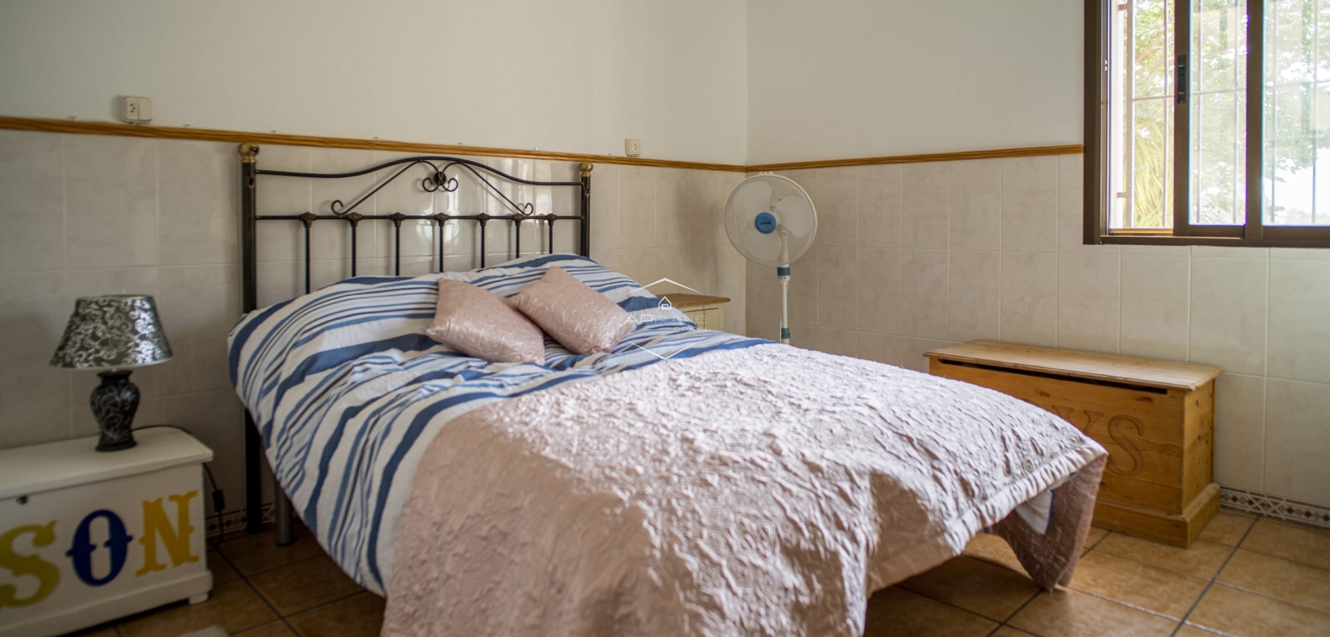 Herverkoop - Geschakelde woning -
Pinoso - El Paredon
