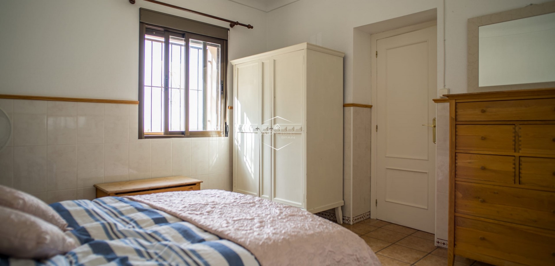 Herverkoop - Geschakelde woning -
Pinoso - El Paredon
