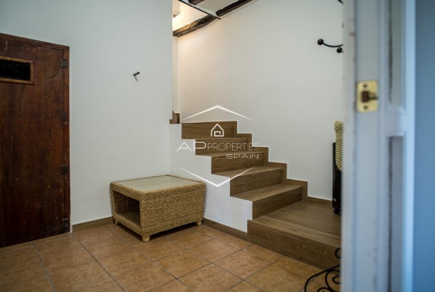 Herverkoop - Geschakelde woning -
Pinoso - El Paredon
