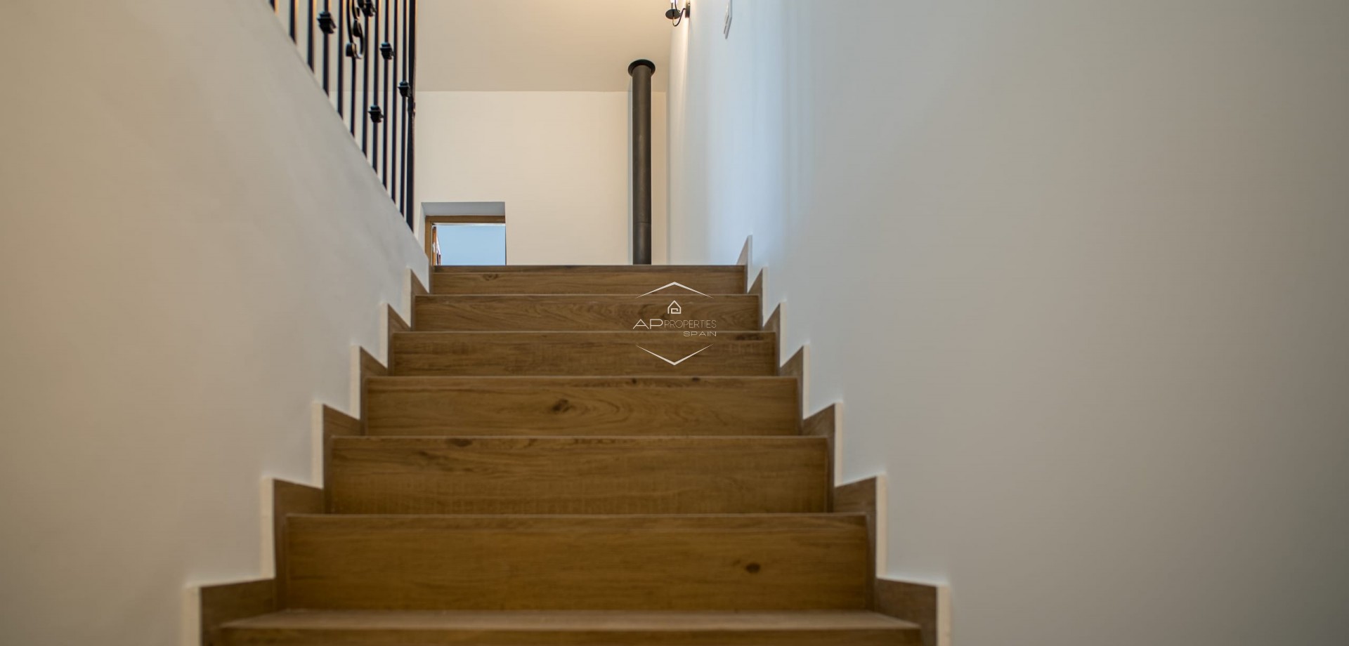 Herverkoop - Geschakelde woning -
Pinoso - El Paredon