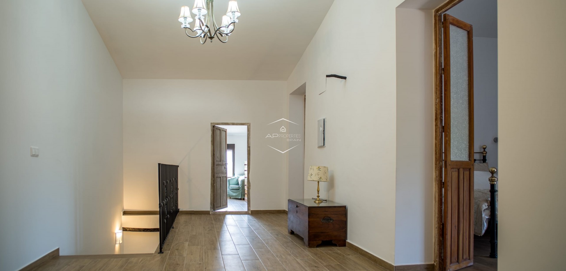Herverkoop - Geschakelde woning -
Pinoso - El Paredon