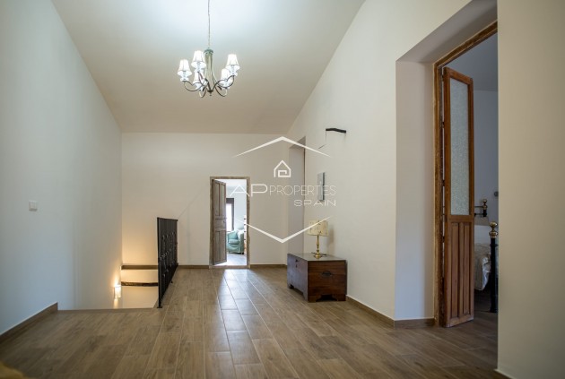 Herverkoop - Geschakelde woning -
Pinoso - El Paredon