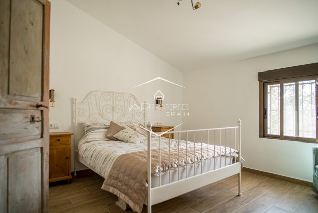 Herverkoop - Geschakelde woning -
Pinoso - El Paredon