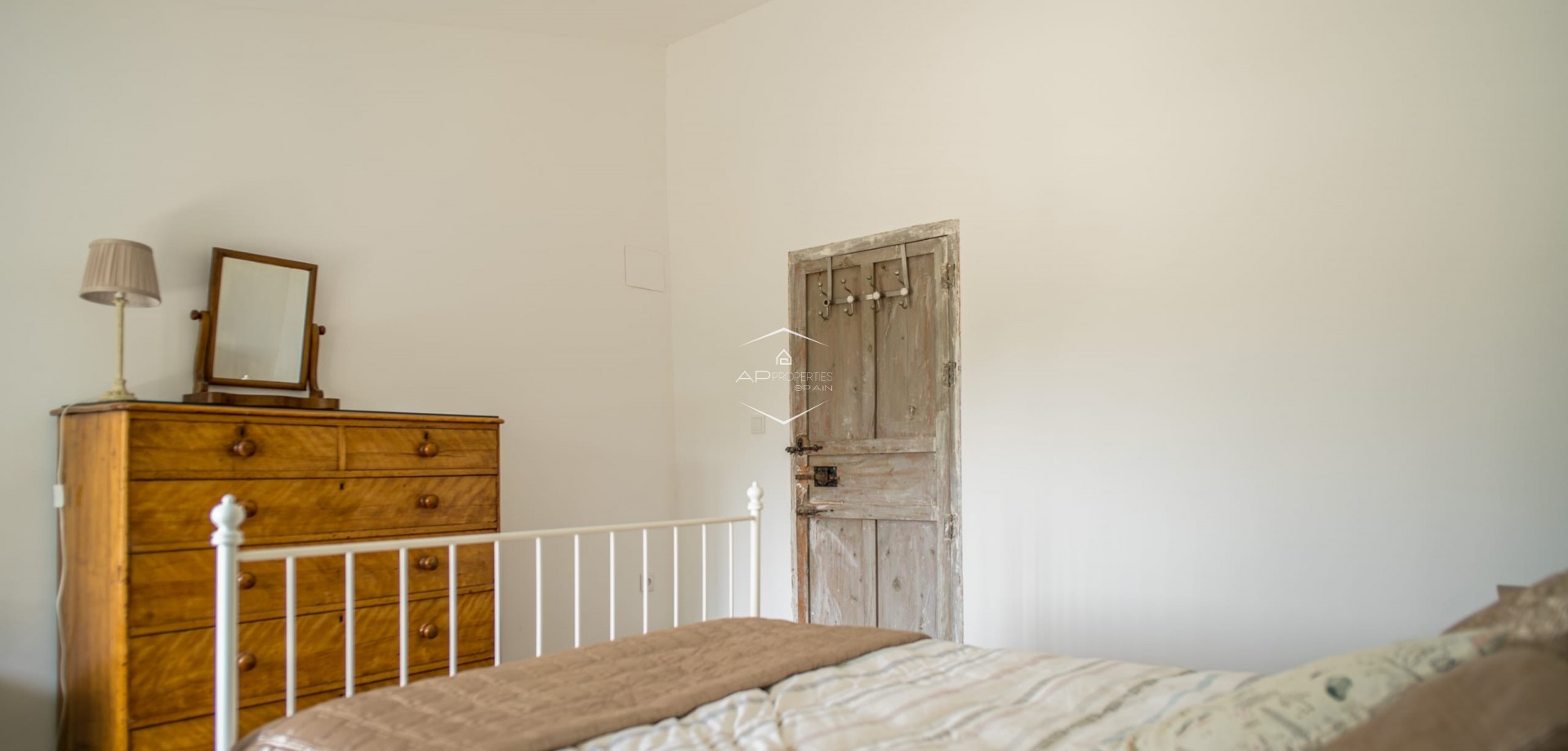 Herverkoop - Geschakelde woning -
Pinoso - El Paredon