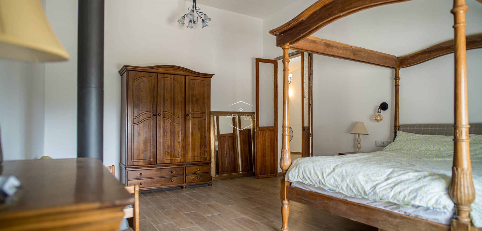 Herverkoop - Geschakelde woning -
Pinoso - El Paredon