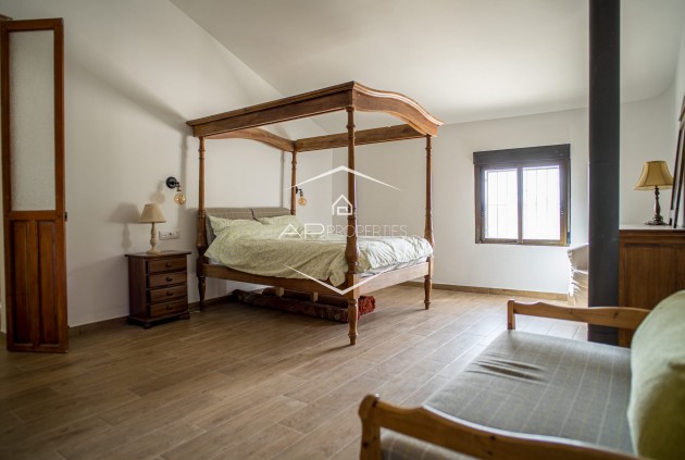 Herverkoop - Geschakelde woning -
Pinoso - El Paredon
