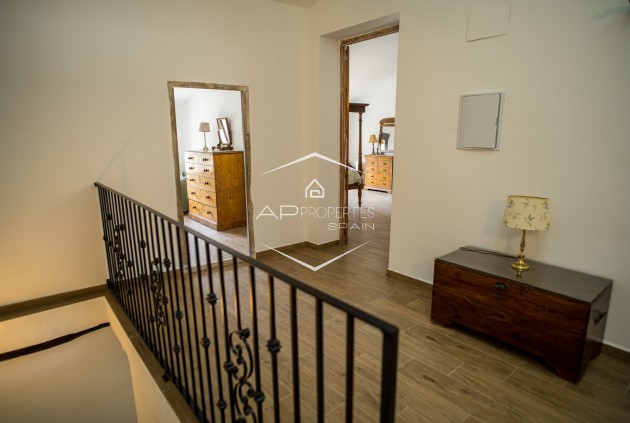Herverkoop - Geschakelde woning -
Pinoso - El Paredon