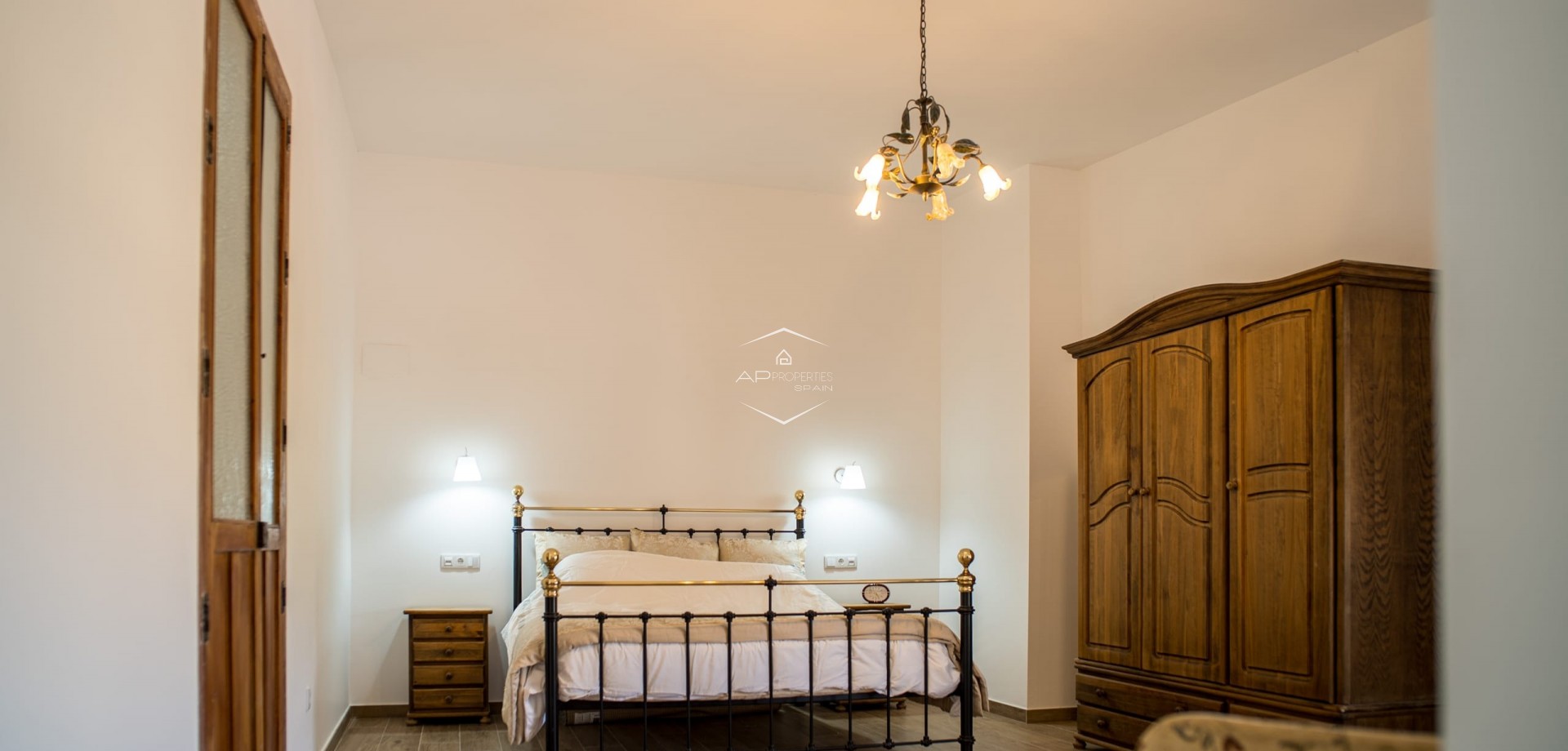 Herverkoop - Geschakelde woning -
Pinoso - El Paredon