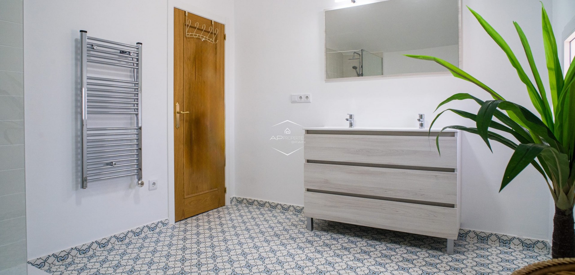 Herverkoop - Geschakelde woning -
Pinoso - El Paredon
