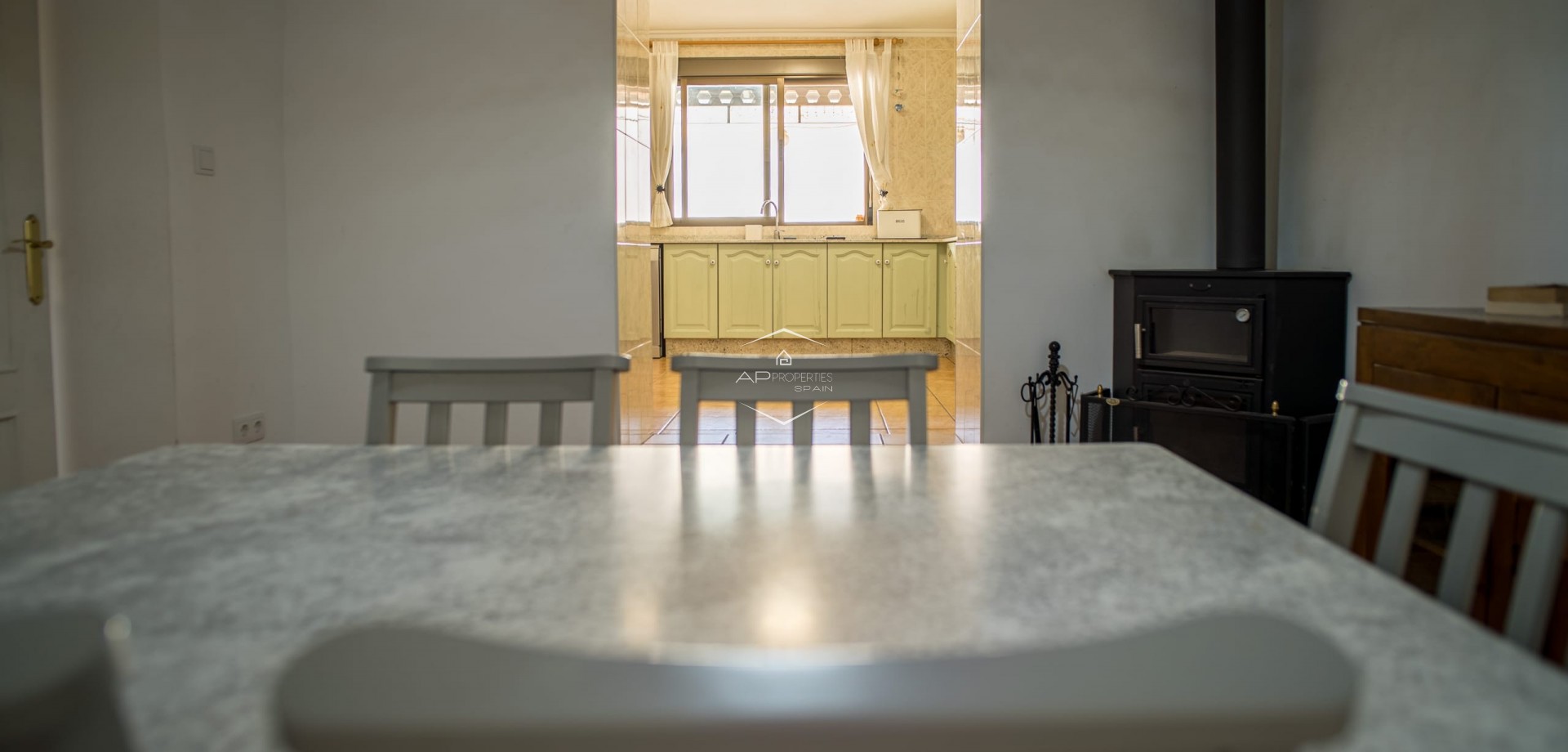 Herverkoop - Geschakelde woning -
Pinoso - El Paredon