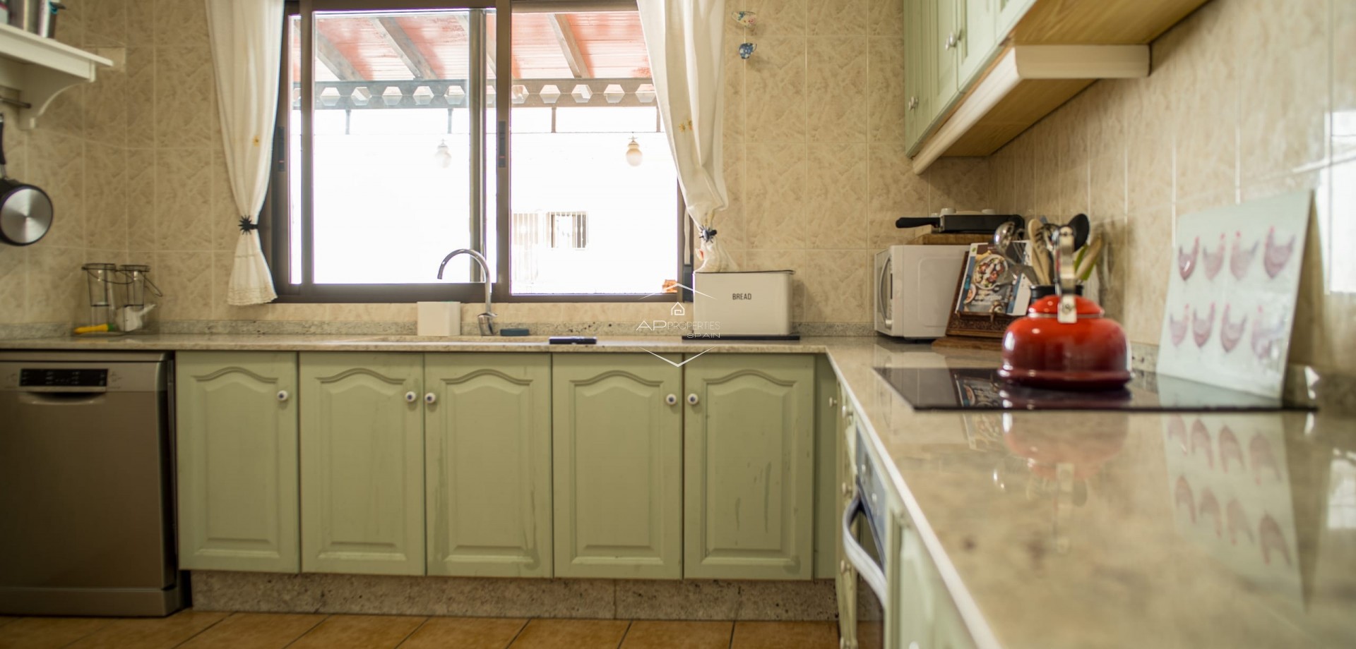 Herverkoop - Geschakelde woning -
Pinoso - El Paredon