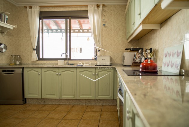 Herverkoop - Geschakelde woning -
Pinoso - El Paredon