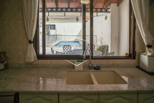 Herverkoop - Geschakelde woning -
Pinoso - El Paredon
