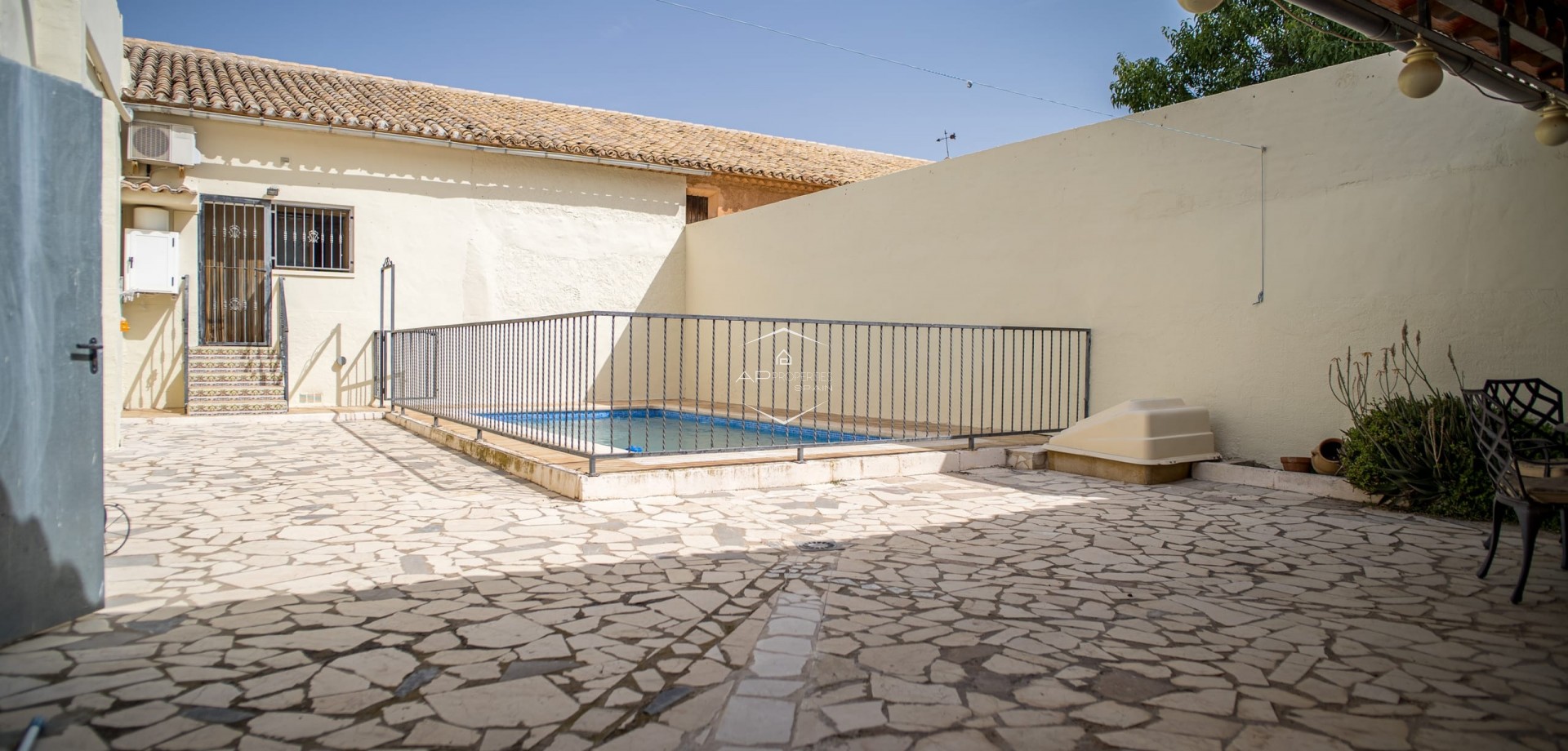 Herverkoop - Geschakelde woning -
Pinoso - El Paredon