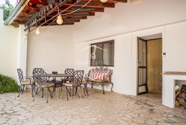 Herverkoop - Geschakelde woning -
Pinoso - El Paredon