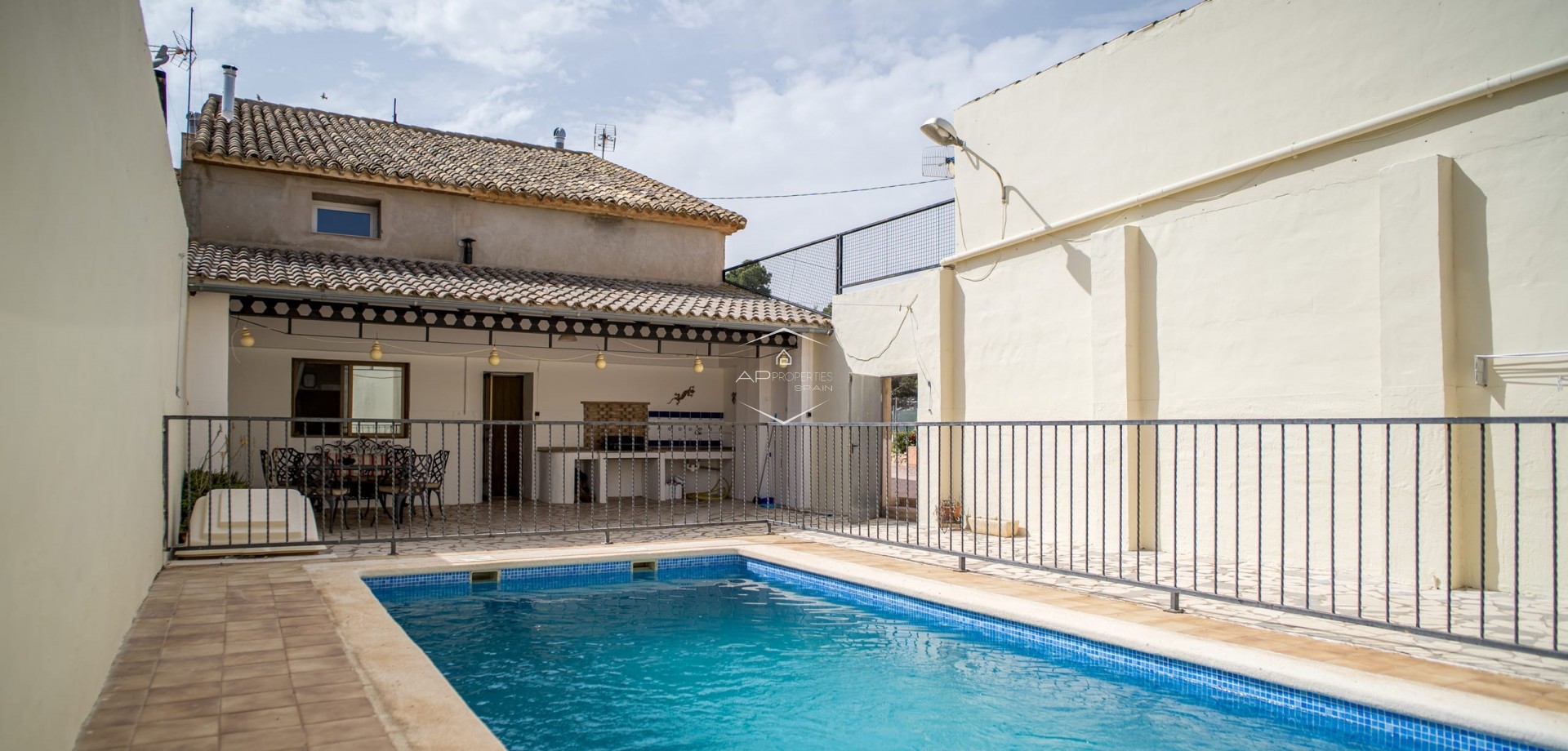 Herverkoop - Geschakelde woning -
Pinoso - El Paredon