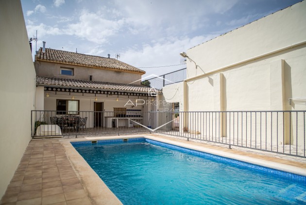 Herverkoop - Geschakelde woning -
Pinoso - El Paredon